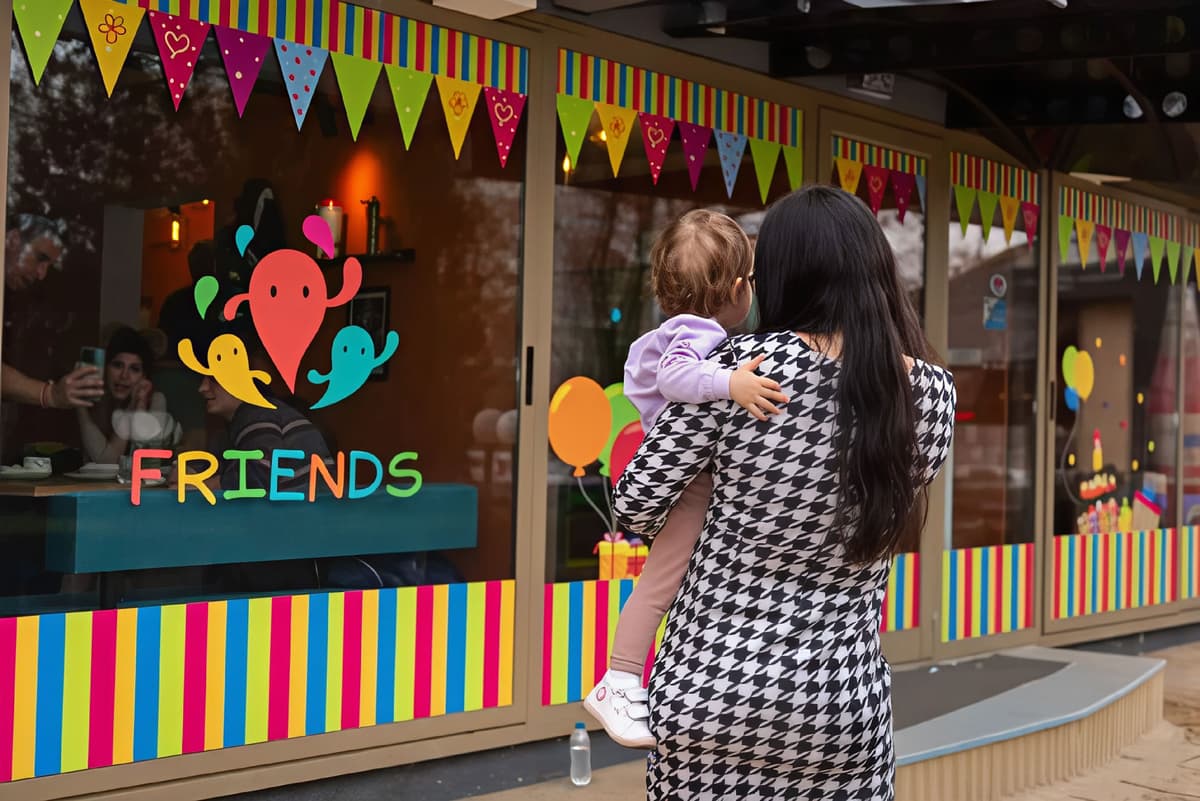Детски парти клуб и Café Friends Люлин 1