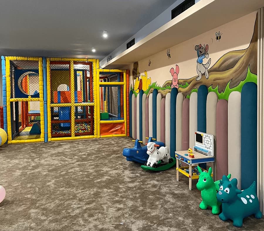 Ресторант & Детски център "Приказките" - 1